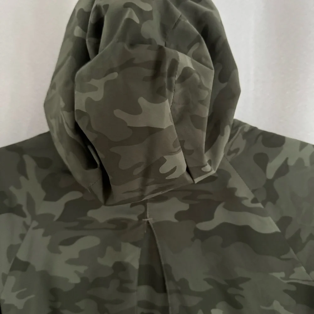 Lululemon Rise & Shine Jacket II Savasana Camo Fatigue Green